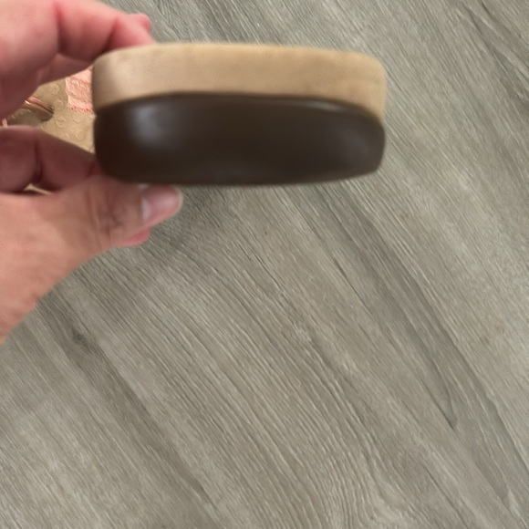 Vionic flip flops, sized 9; some wear, peach suede straps - Picture 4 of 6